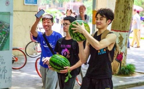 大学教授吃瓜,揭秘学术圈幕后故事  第2张