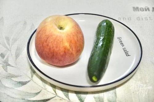 吃苹果和哈密瓜哪个好,营养与口感大比拼，哪个更胜一筹？”