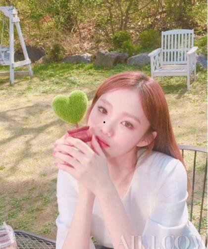 罗二姐吃瓜,揭秘娱乐圈幕后真相 第2张 罗二姐吃瓜,揭秘娱乐圈幕后真相 第2张